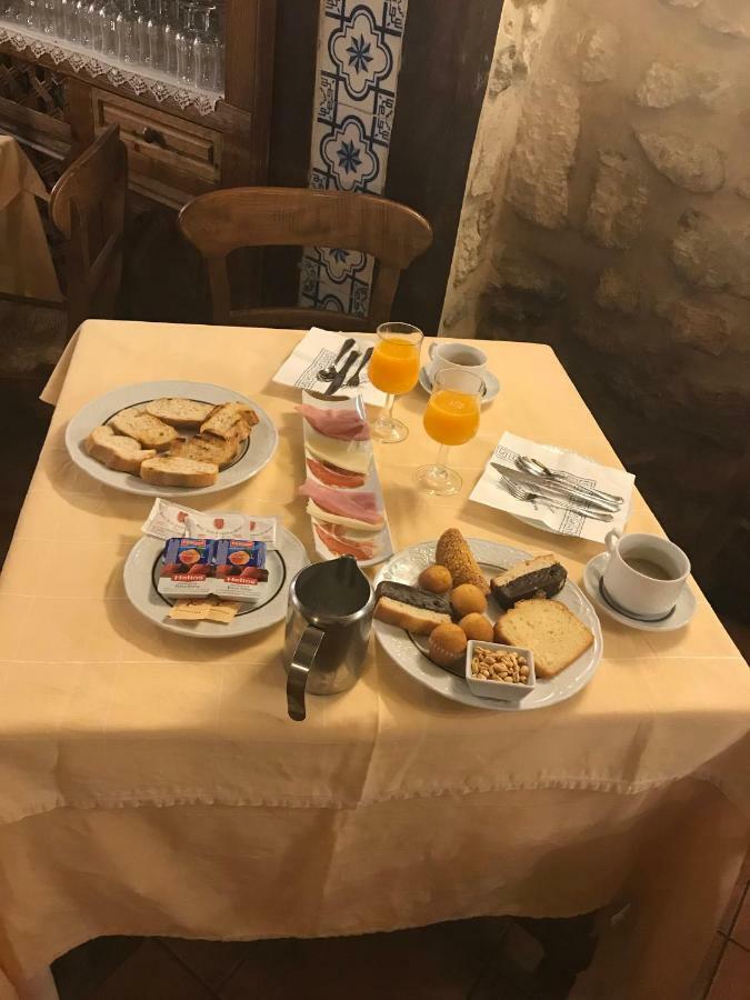 Hotel Tres Coronas De Silos Санто-Доминго-де-Силос Экстерьер фото